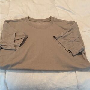 Hollister Men's Beige Short Sleeve Tee